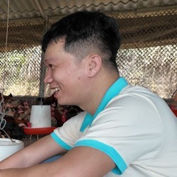Anh đoàn trang trại gà khách hàng công ty thức ăn chăn nuôi winmix